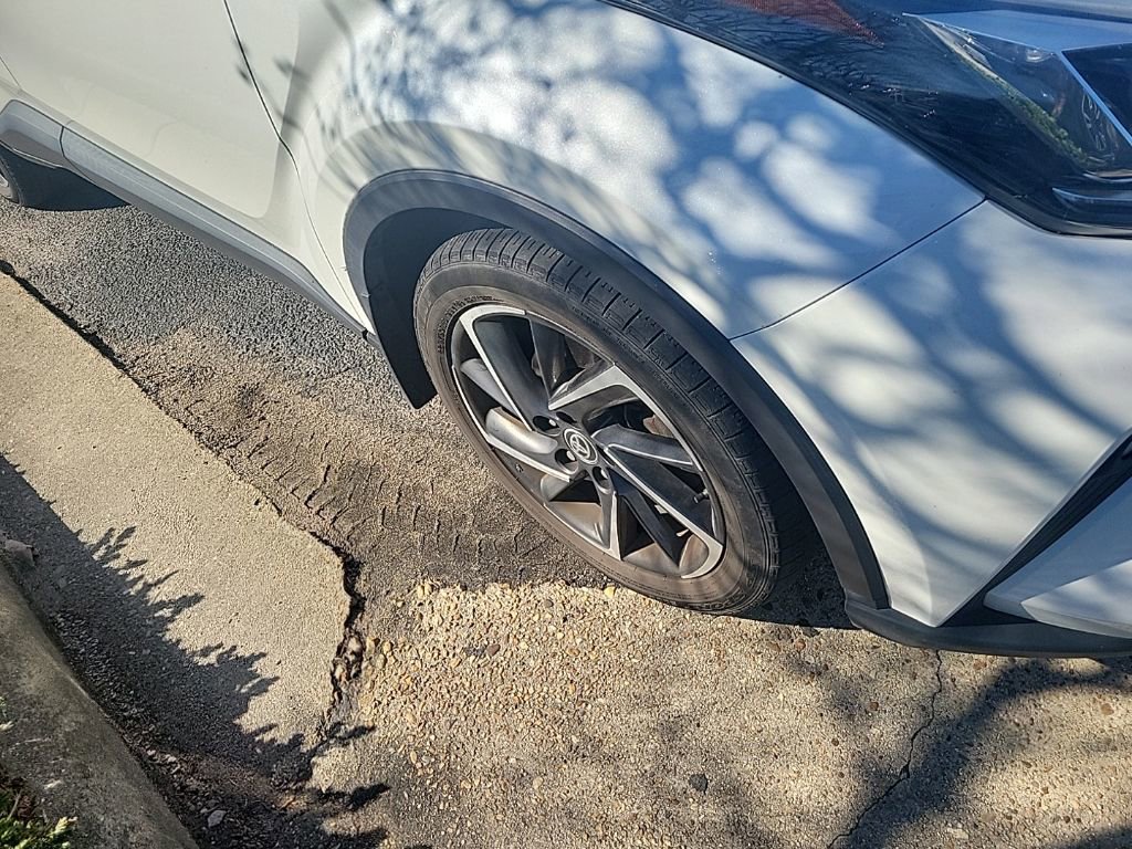 Used 2021 Toyota C-HR Limited image 5