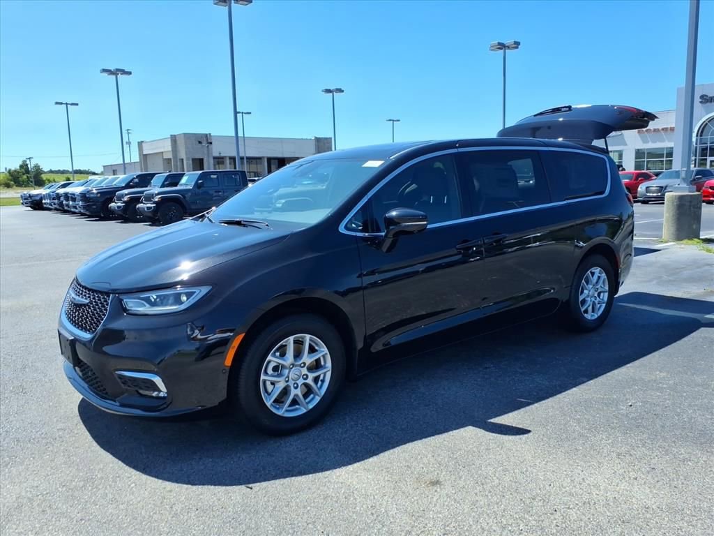 New 2026 Chrysler Pacifica Select image 3