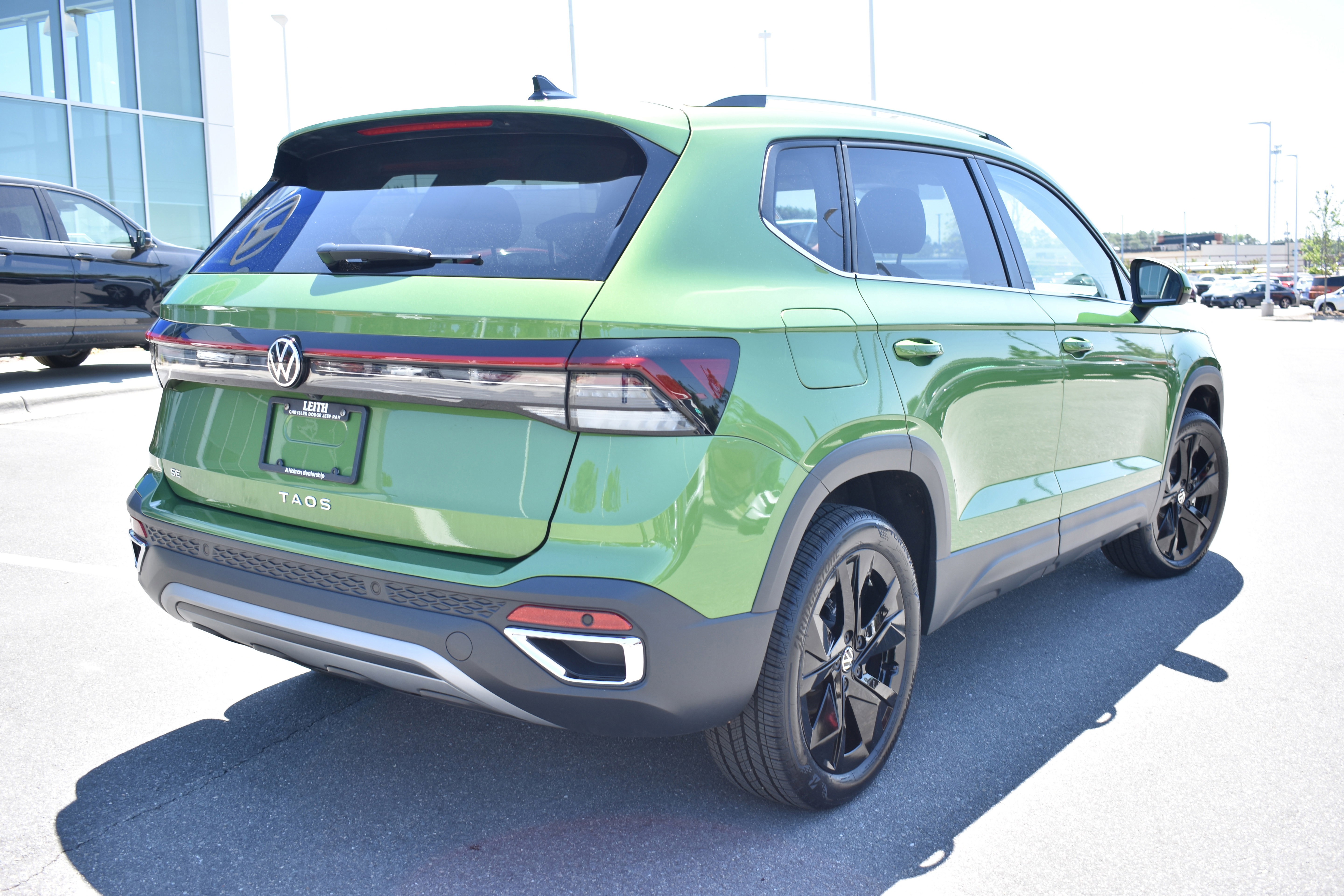 Used 2025 Volkswagen Taos SE image 9