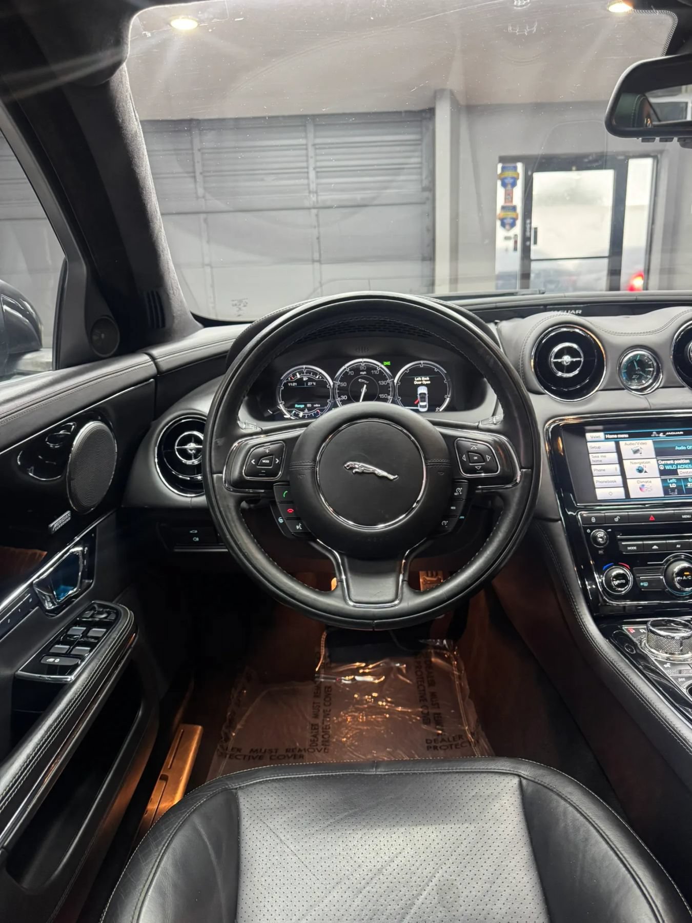 Used 2015 Jaguar XJ RWD image 24