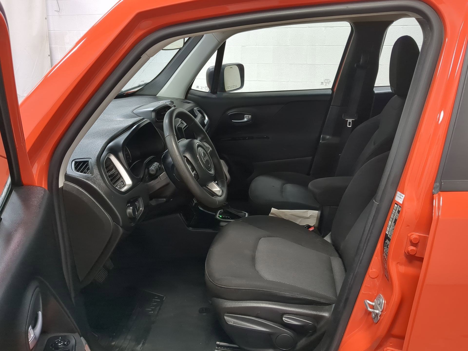 Used 2019 Jeep Renegade Sport w/ UConnect 7.0 Group image 15