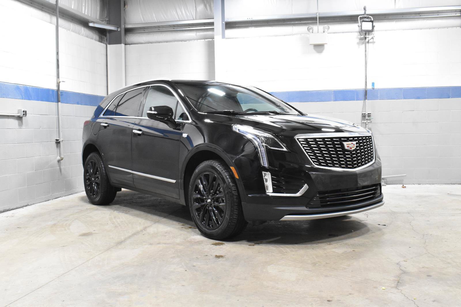 Certified 2025 Cadillac XT5 Premium Luxury w/ LPO, Floor Liner Package image 35