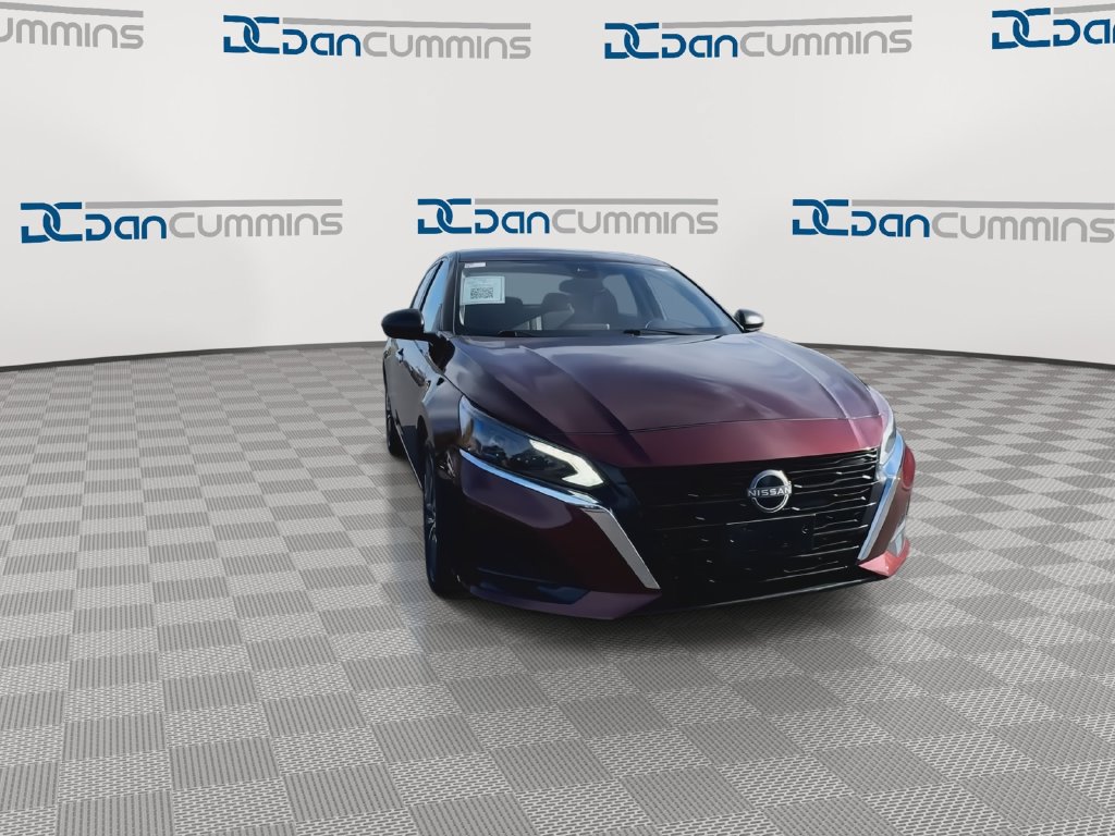 Used 2025 Nissan Altima 2.5 SV AWD/4WD image 3