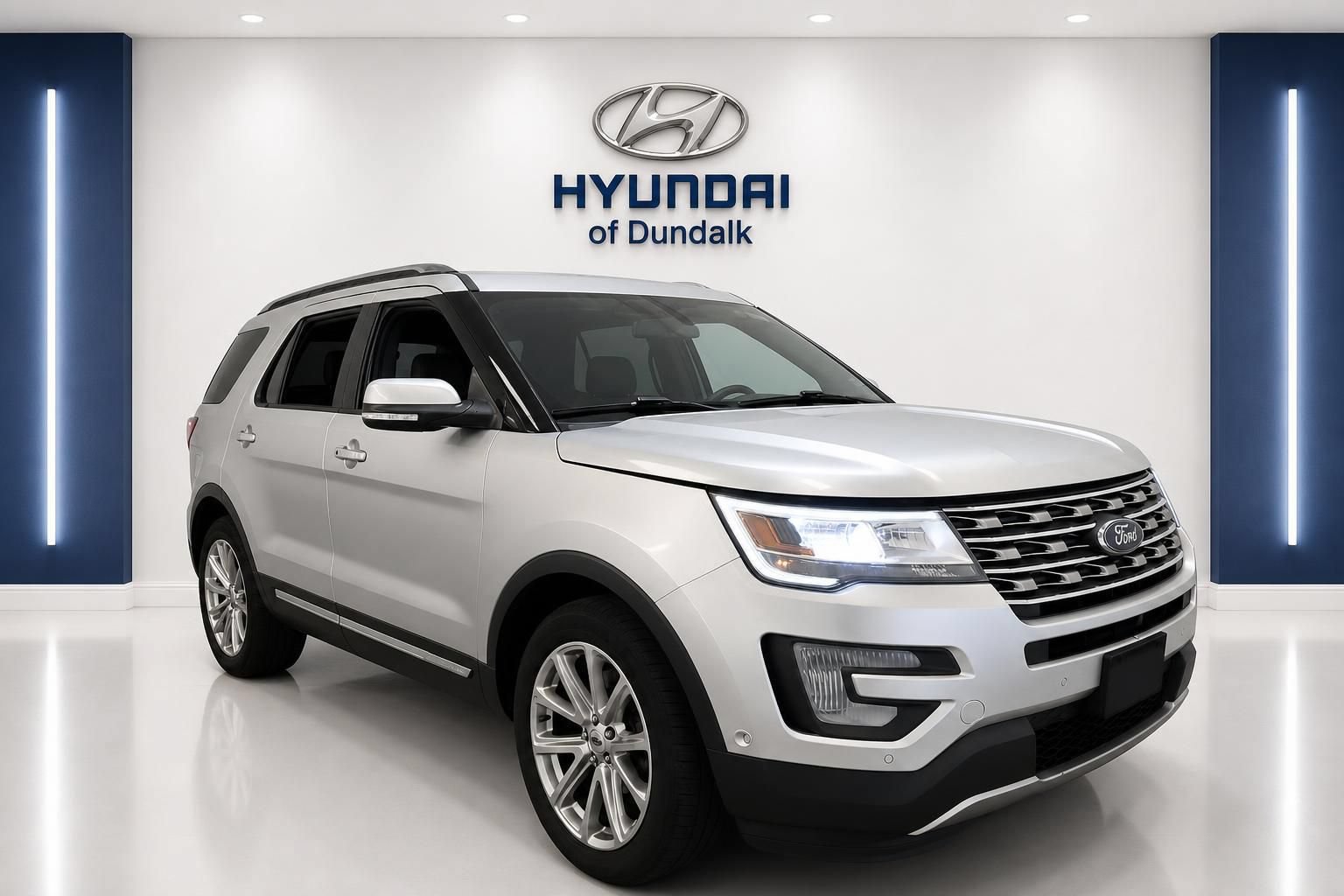 Used 2017 Ford Explorer Limited w/ Equipment Group 303A AWD/4WD image 3