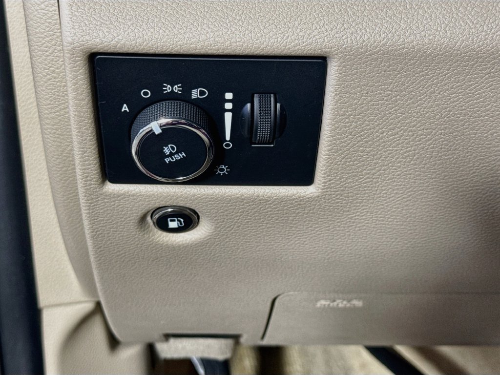 Used 2018 Jeep Grand Cherokee Overland AWD/4WD image 20