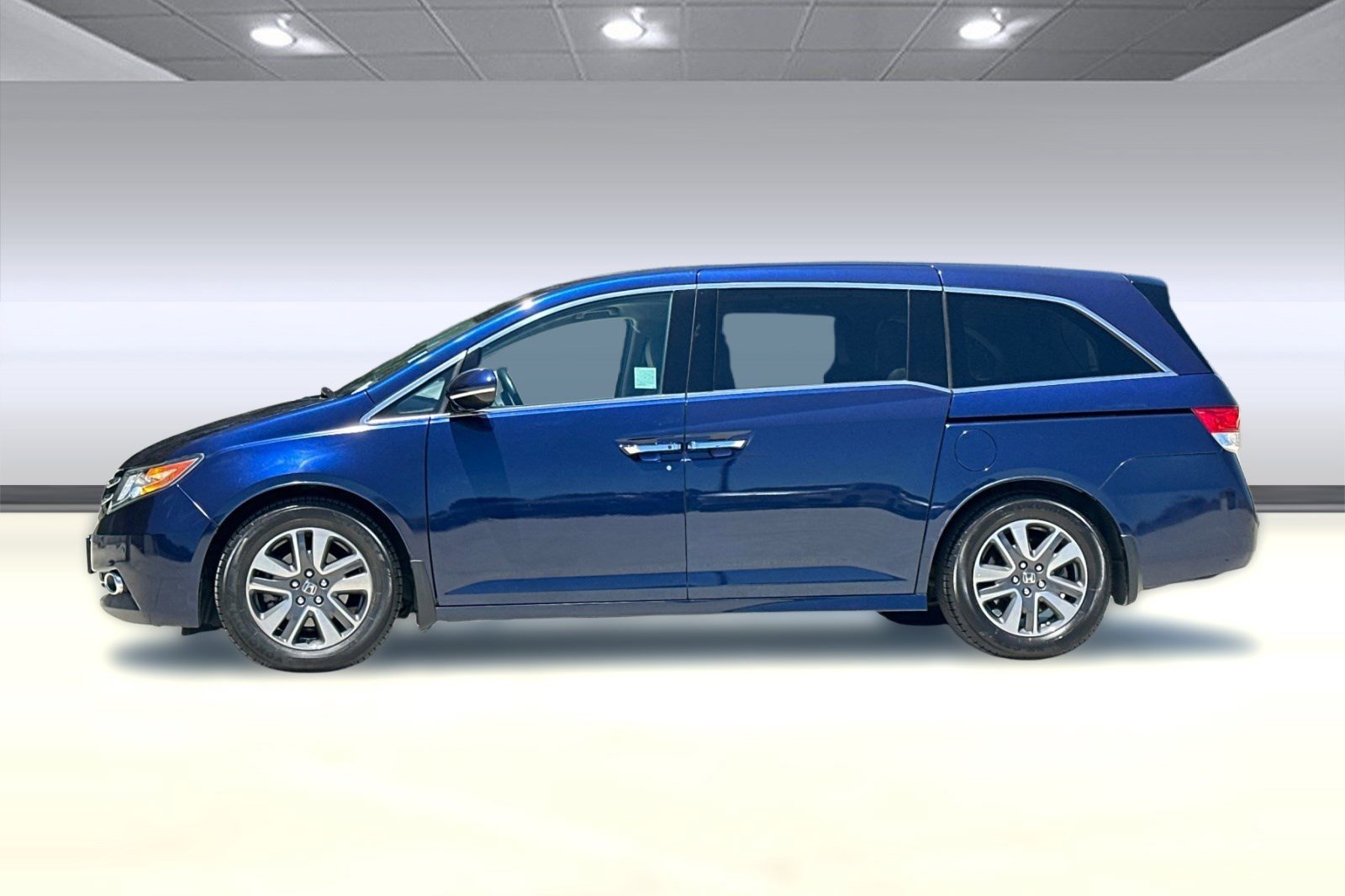 Used 2016 Honda Odyssey Touring image 2