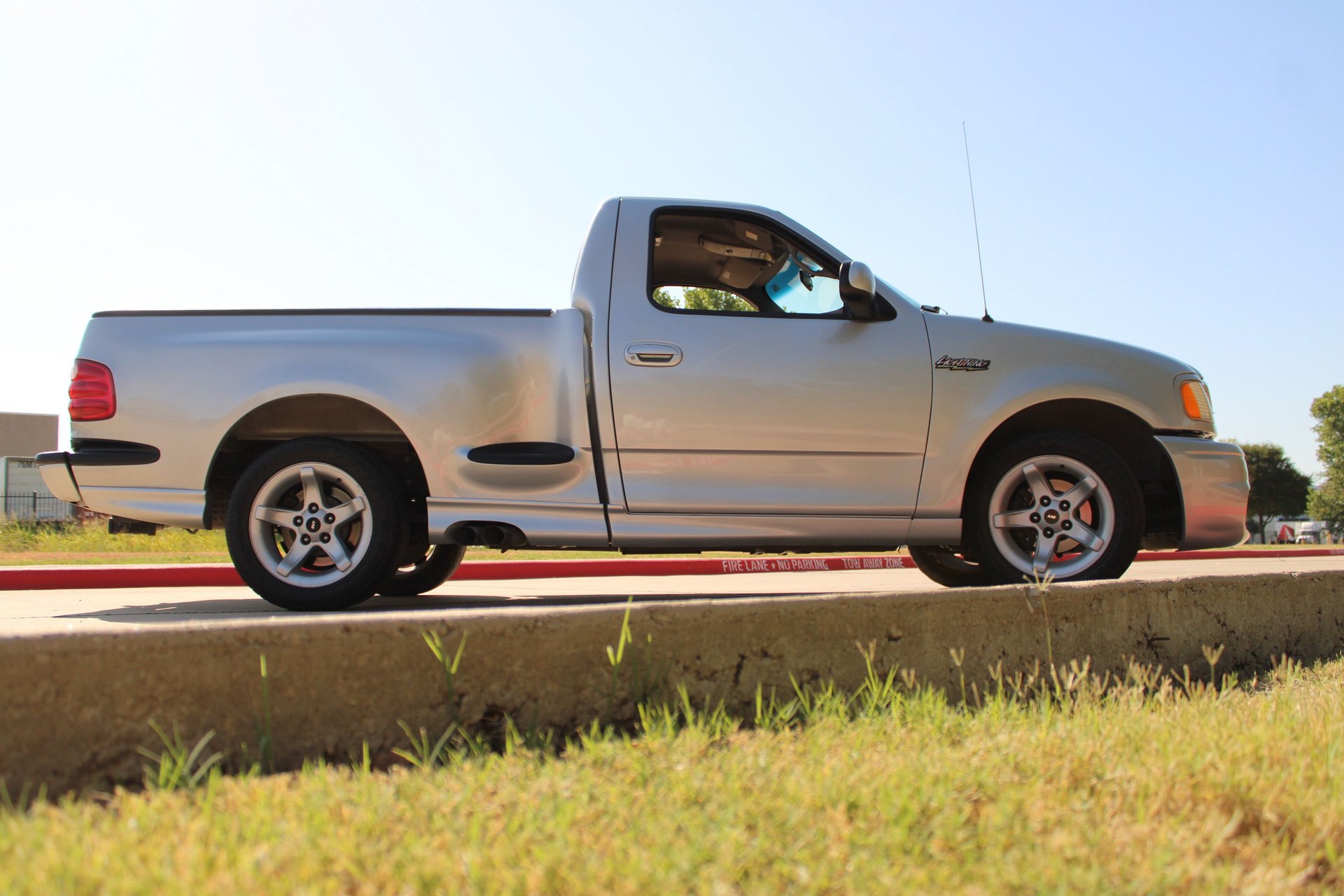 Used 2000 Ford F150 Lightning RWD image 19