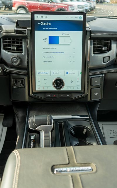 Used 2024 Ford F150 Lightning Platinum image 18