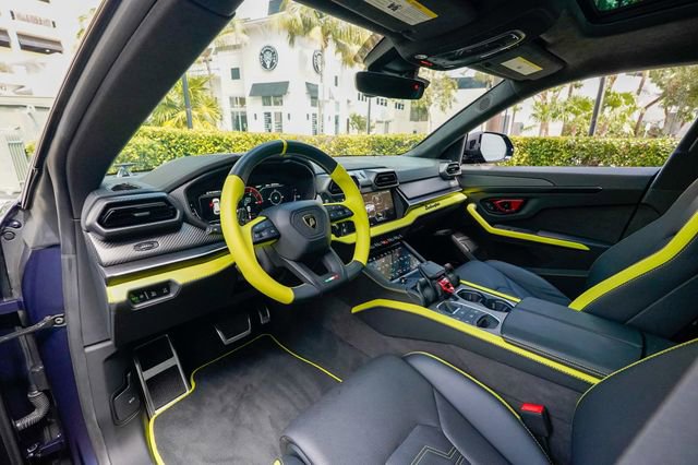 Used 2025 Lamborghini Urus SE image 48