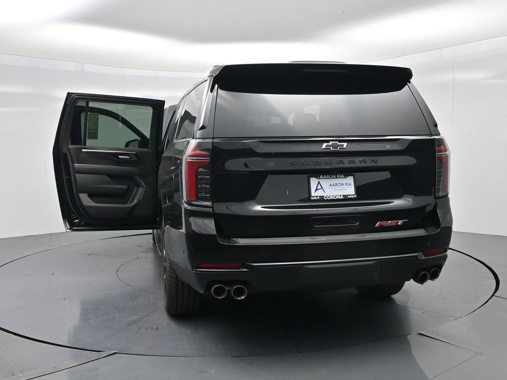 Used 2025 Chevrolet Suburban RST image 27