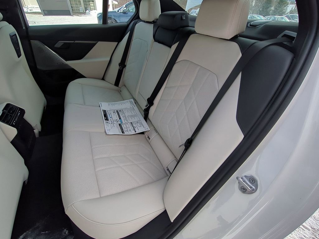 New 2026 BMW 550e xDrive w/ Executive Package image 23