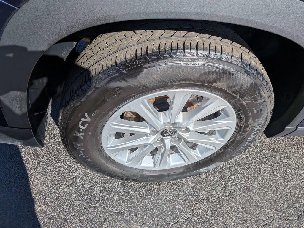 Certified 2024 Toyota Grand Highlander XLE image 9