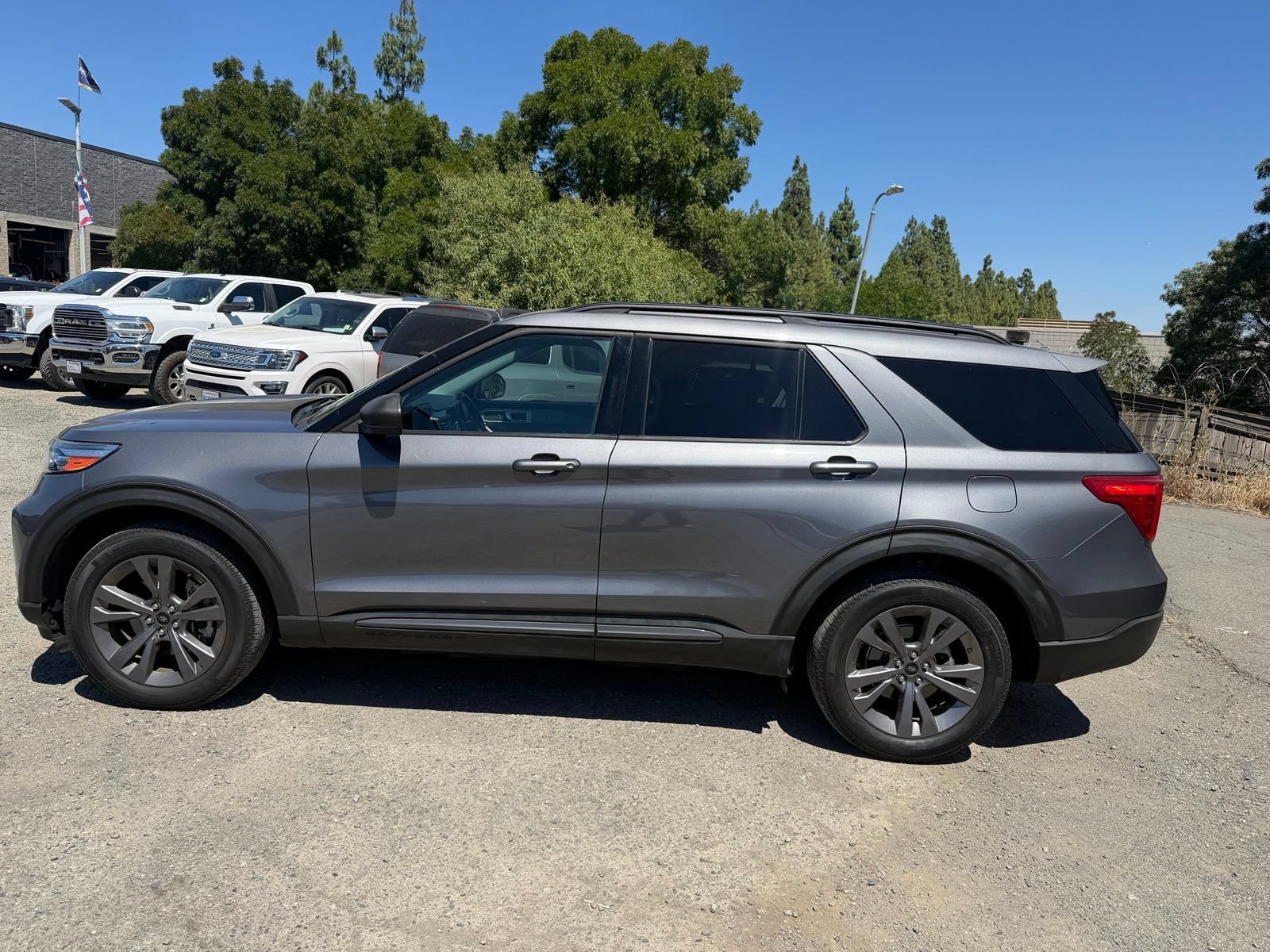 Certified 2021 Ford Explorer XLT w/ Equipment Group 202A AWD/4WD image 2
