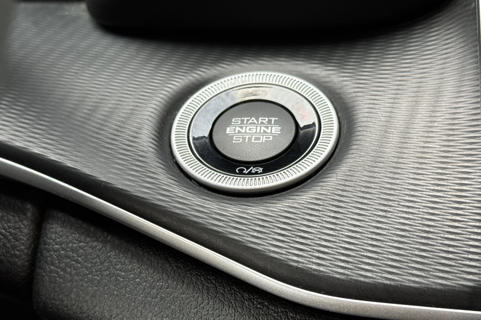 Used 2023 Jeep Grand Cherokee Laredo image 25