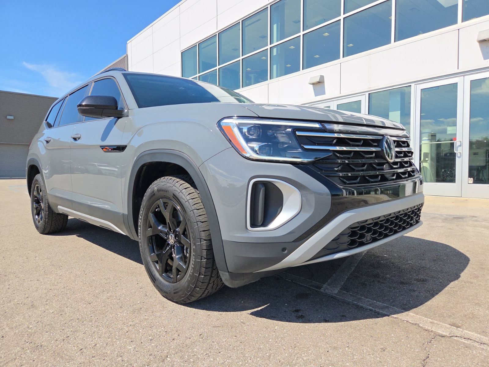 Certified 2024 Volkswagen Atlas Peak Edition SEL AWD/4WD image 31