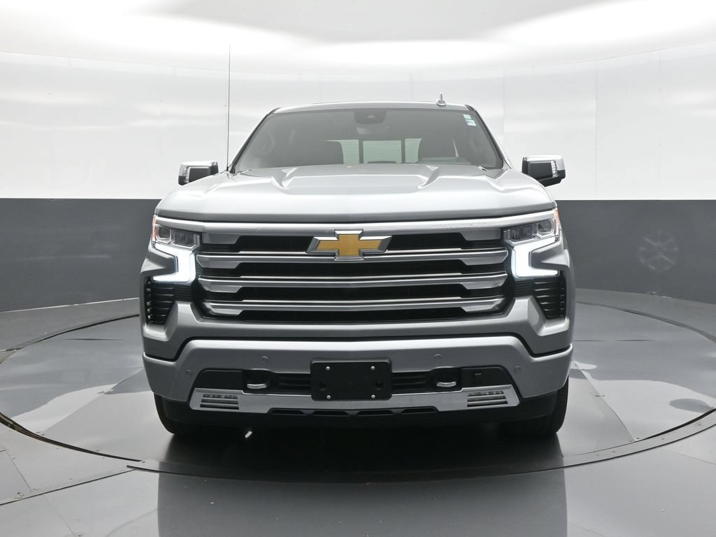 Used 2025 Chevrolet Silverado 1500 High Country w/ High Country Premium Package AWD/4WD image 2