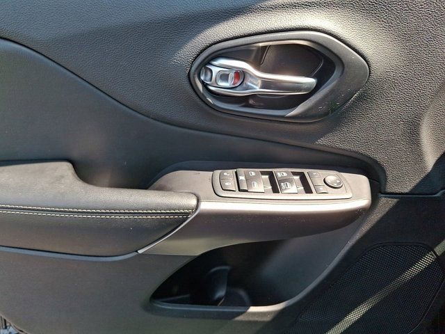 Certified 2021 Jeep Cherokee Latitude Lux w/ Comfort/Convenience Group AWD/4WD image 16