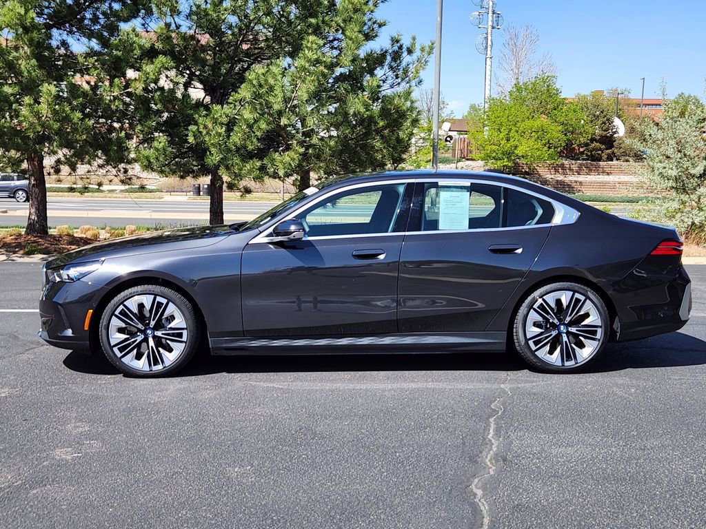 Used 2025 BMW i5 eDrive40i w/ Premium Package RWD image 4