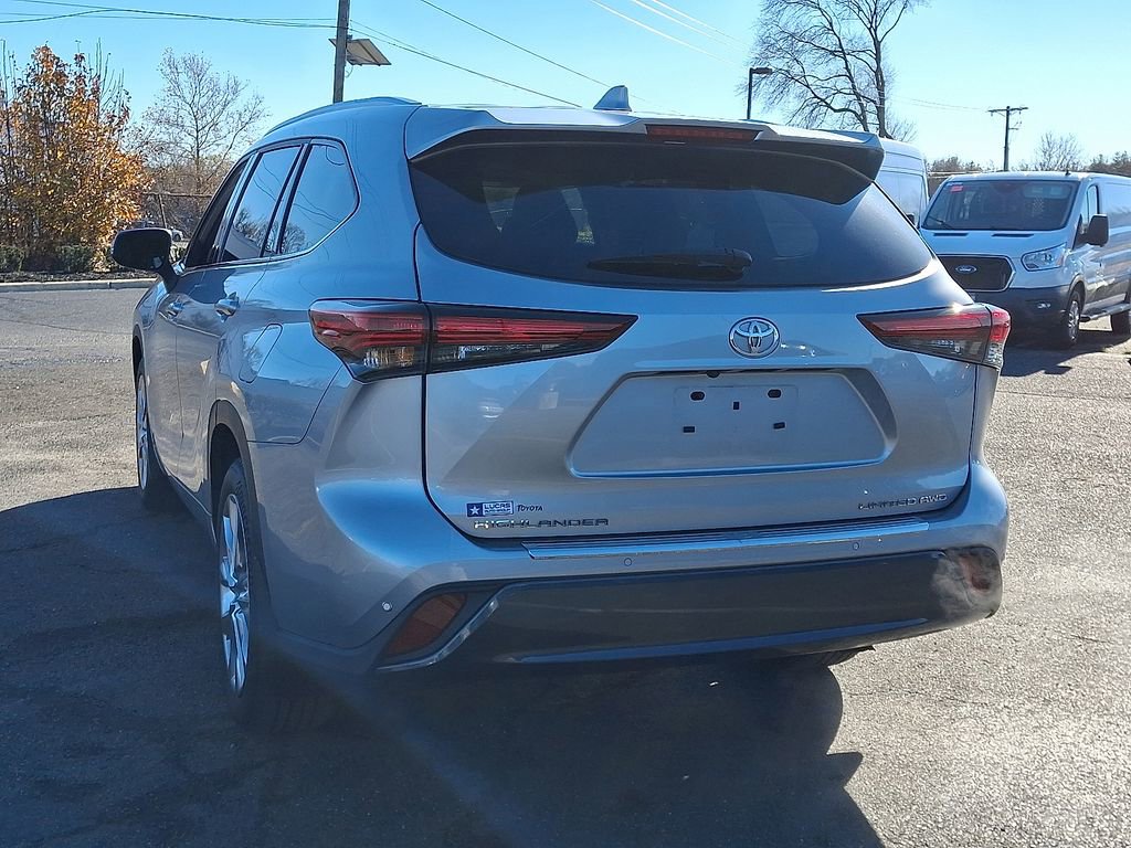 Used 2023 Toyota Highlander Limited image 9