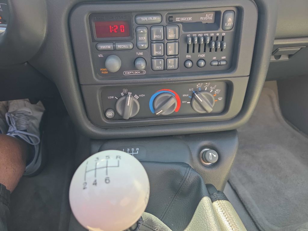 Used 1995 Pontiac Firebird Formula RWD image 12