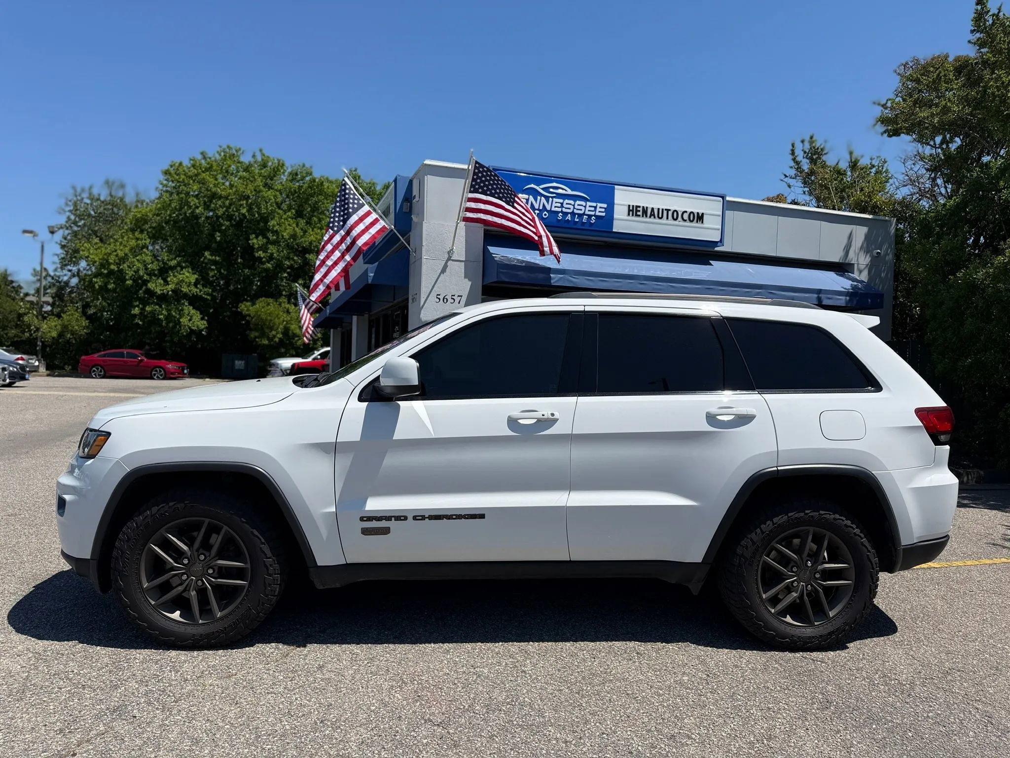 Used 2016 Jeep Grand Cherokee Laredo 75th Anniversary AWD/4WD image 12