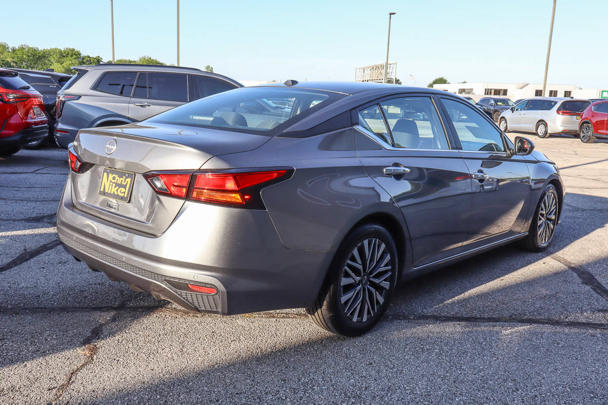Used 2025 Nissan Altima 2.5 SV FWD image 4