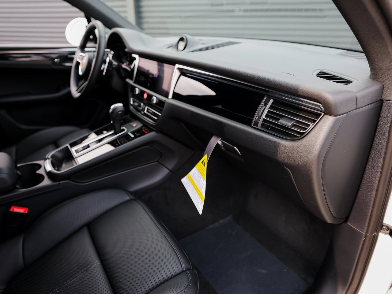 Certified 2026 Porsche Macan AWD/4WD image 27