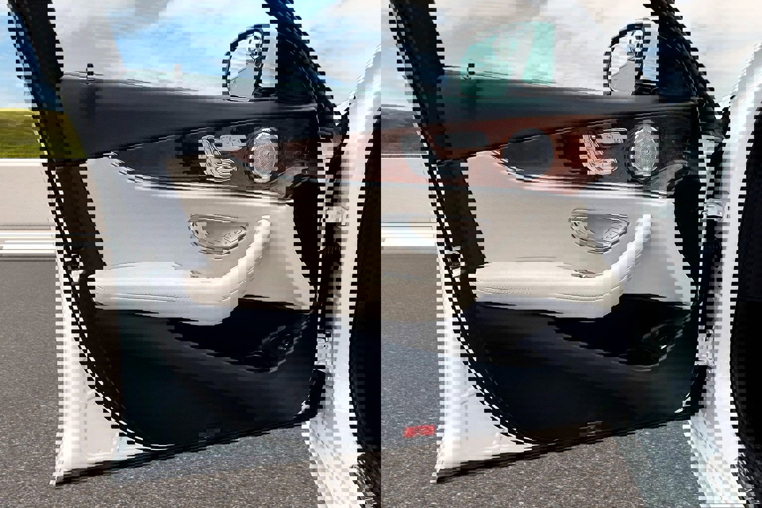 Used 2019 Mercedes-Benz E 300 4MATIC image 12