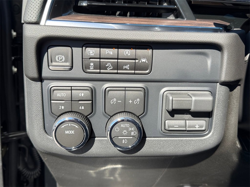 New 2026 Chevrolet Suburban Premier image 20