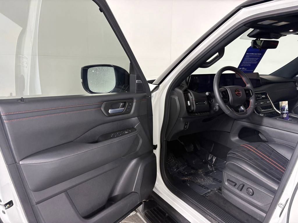 Used 2025 Nissan Armada PRO-4X image 13