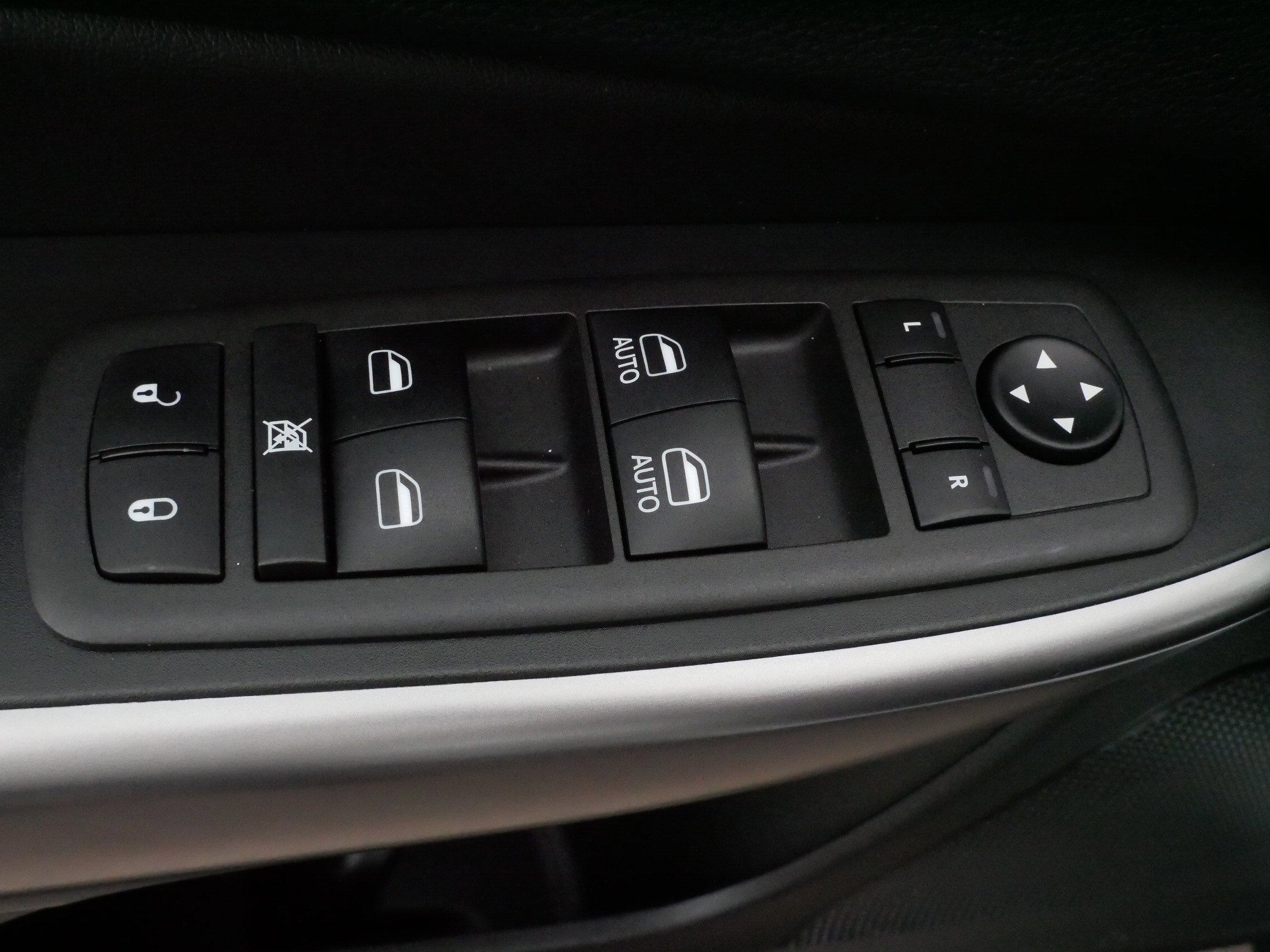 Used 2022 Jeep Cherokee Limited image 19