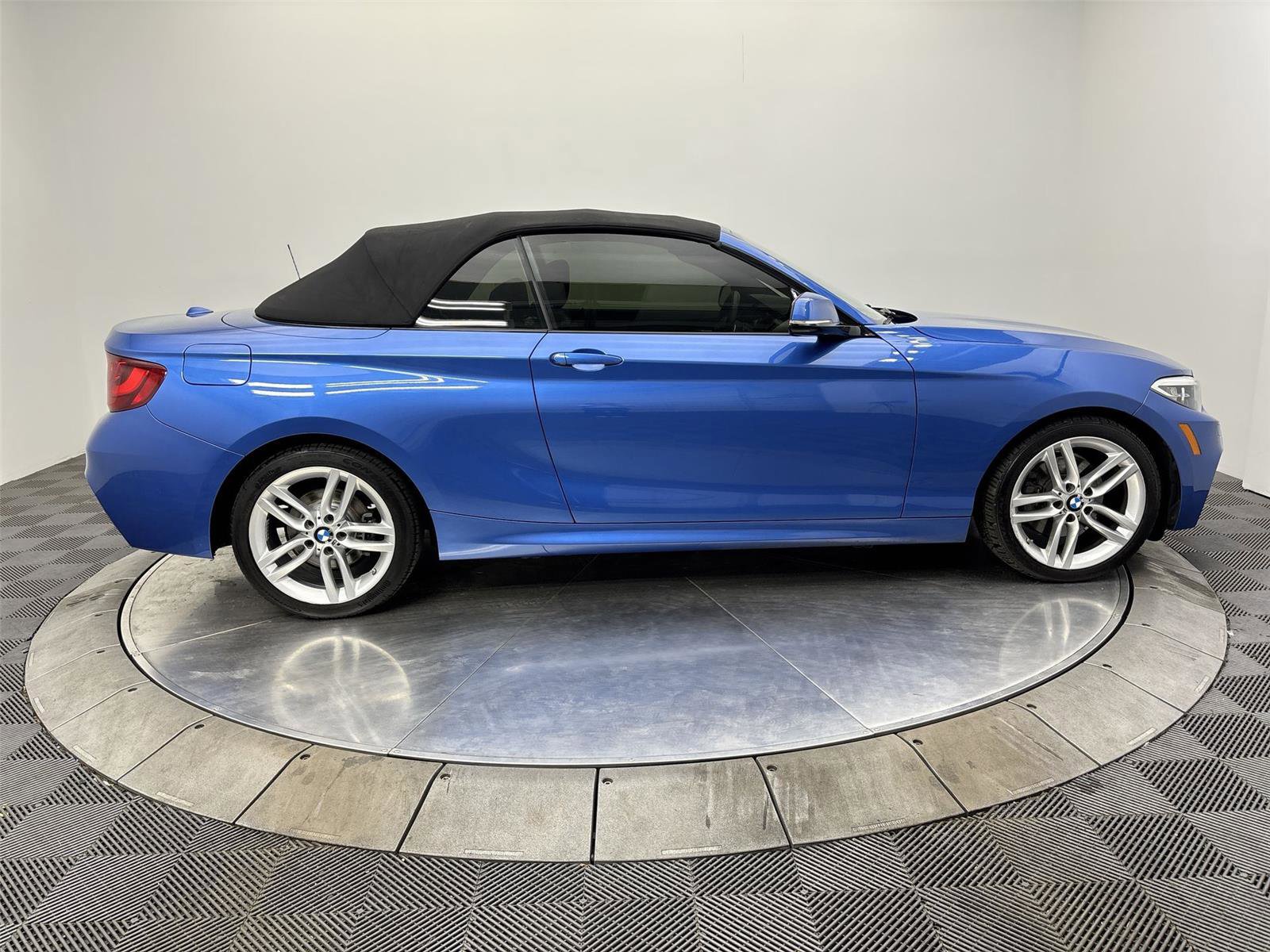 Used 2017 BMW 230i xDrive Convertible AWD/4WD image 17