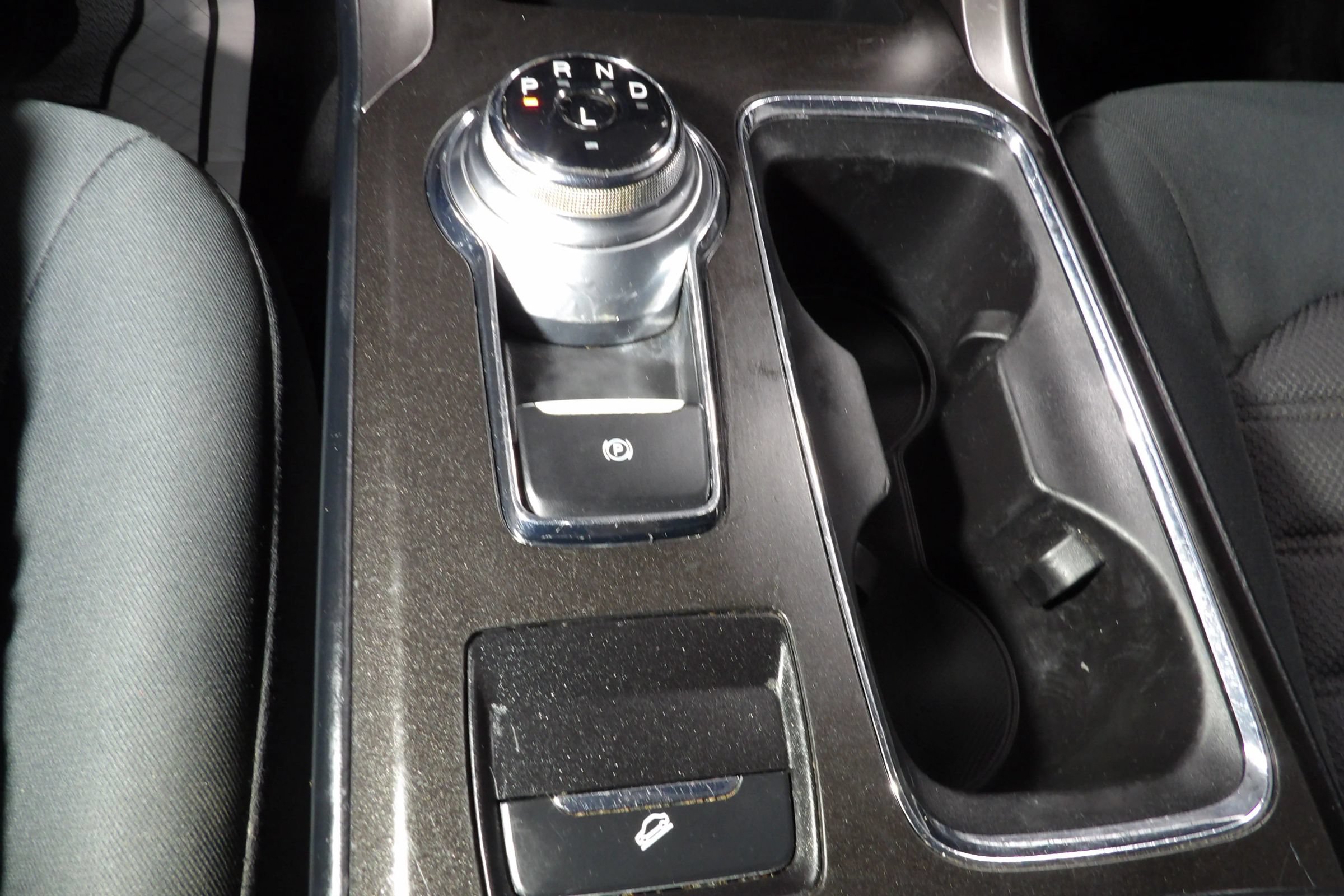 Used 2018 Ford Fusion SE FWD image 13