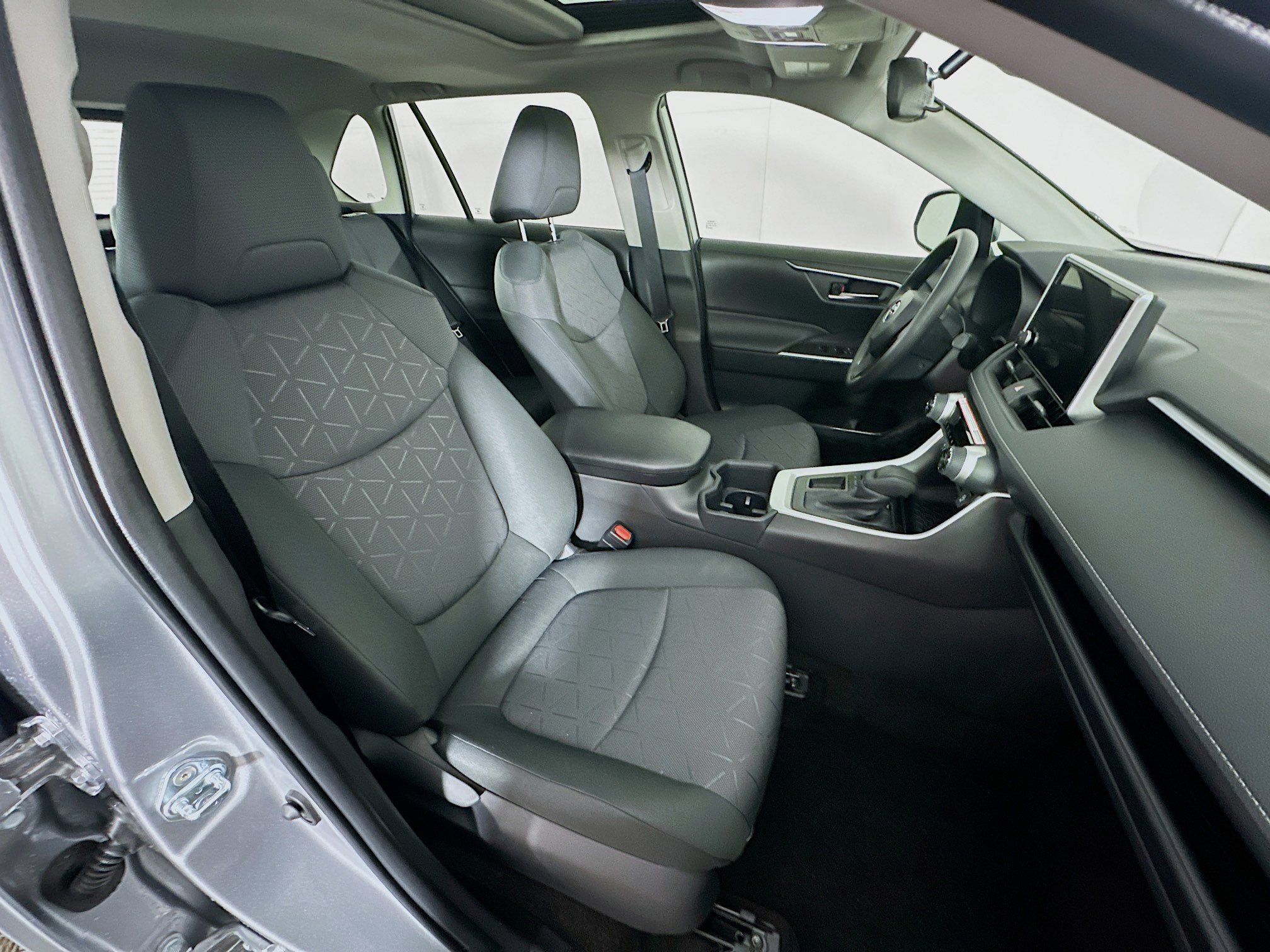 Used 2025 Toyota RAV4 XLE w/ Convenience Package image 33