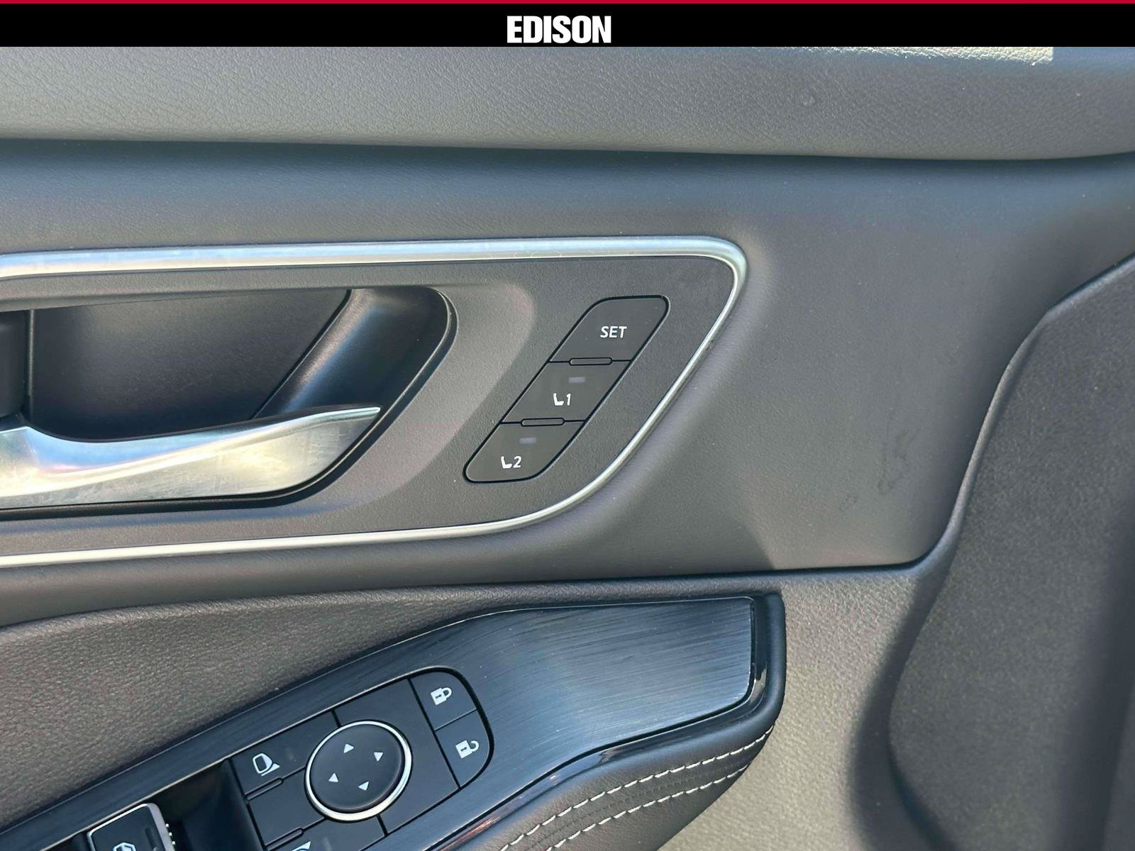 Used 2025 Nissan Rogue Platinum w/ Platinum Premium Package AWD/4WD image 17