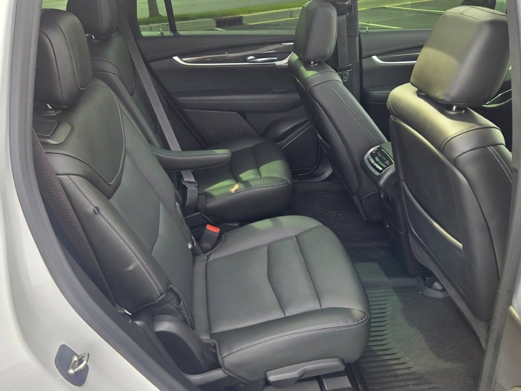 Used 2024 Cadillac XT6 Sport w/ LPO, Onyx Lite Package AWD/4WD image 11