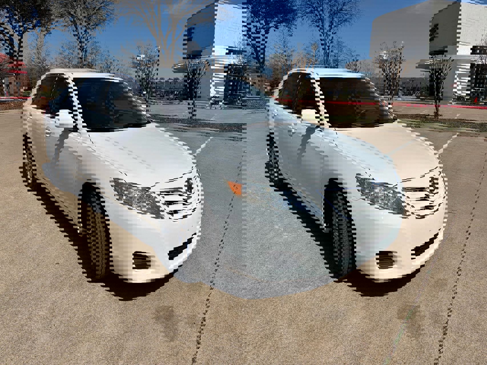 Used 2010 Toyota Camry LE image 3