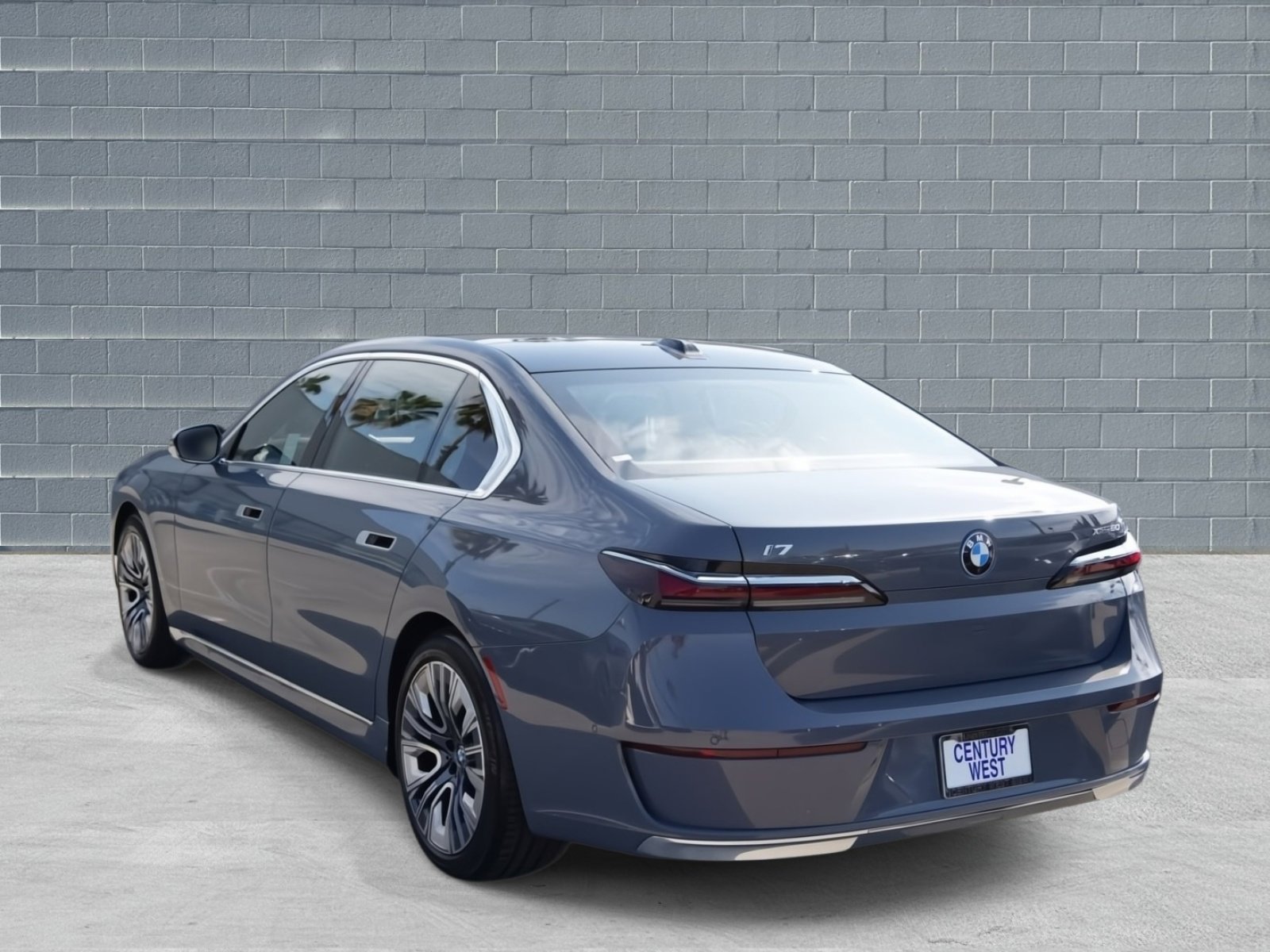 Used 2025 BMW i7 xDrive60 image 3