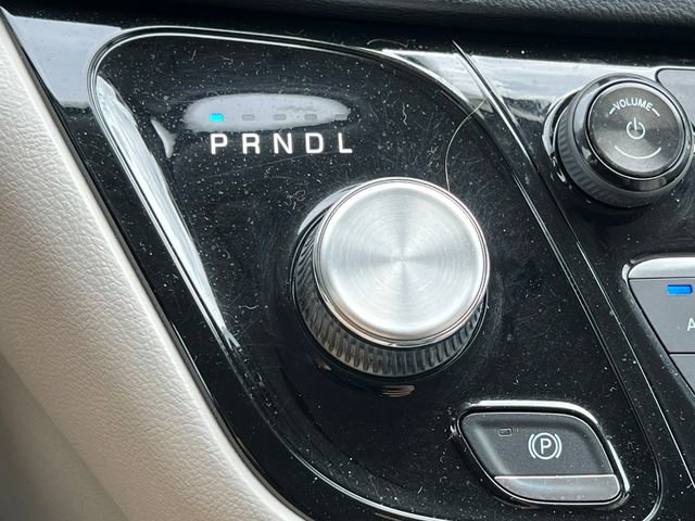 Used 2018 Chrysler Pacifica Touring-L image 28