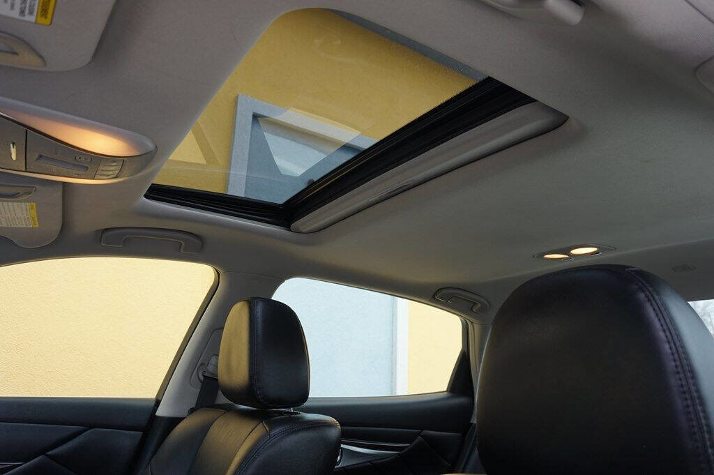 Used 2015 INFINITI Q70 L 3.7 image 15