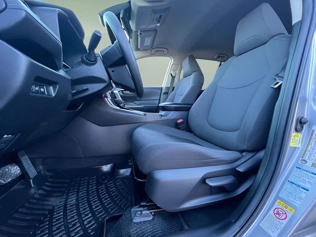 Used 2019 Toyota RAV4 LE image 10