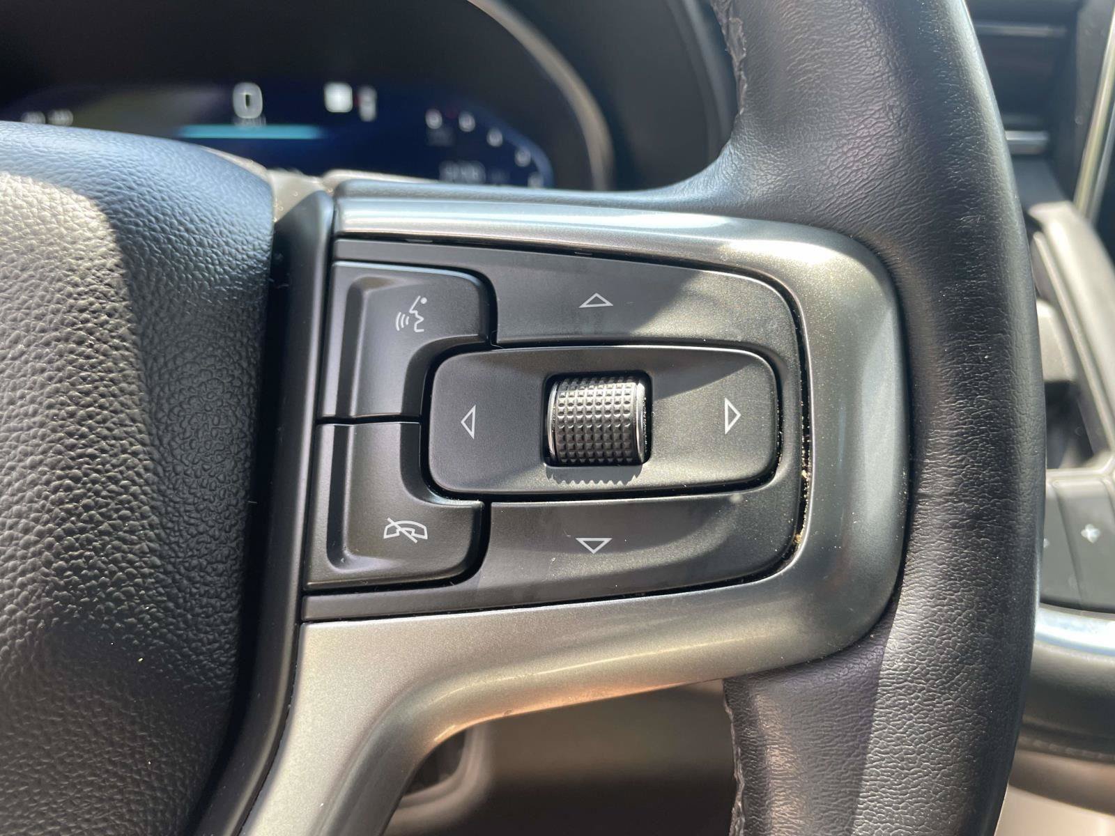 Used 2022 Chevrolet Tahoe Z71 w/ Luxury Package AWD/4WD image 9