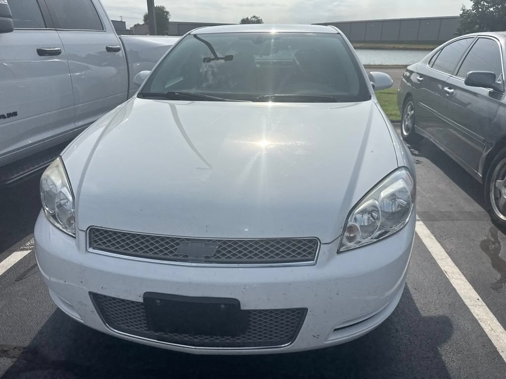 Used 2016 Chevrolet Impala LT FWD image 2