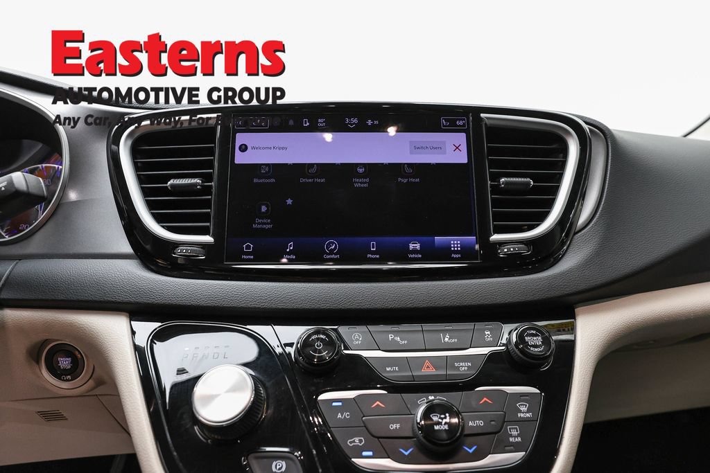 Used 2023 Chrysler Pacifica Touring-L FWD image 12