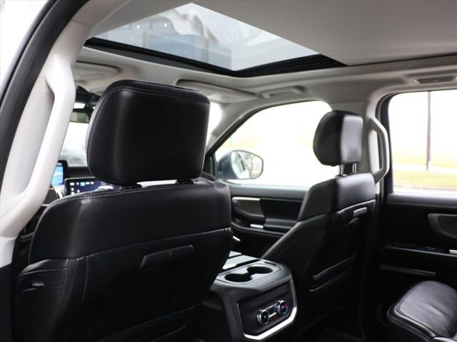 Used 2025 Ford Expedition Platinum image 15
