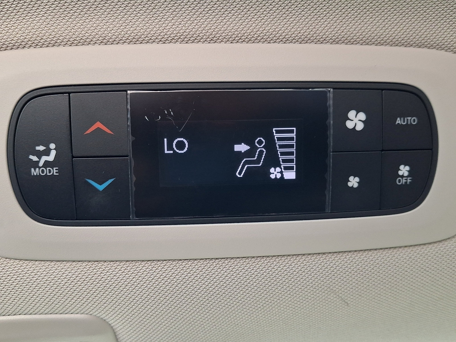 Used 2023 Chrysler Pacifica Limited w/ Uconnect Theater Family Group FWD image 13
