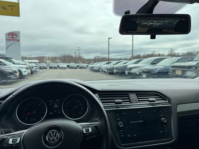 Used 2019 Volkswagen Tiguan SE w/ Panoramic Sunroof Package image 2