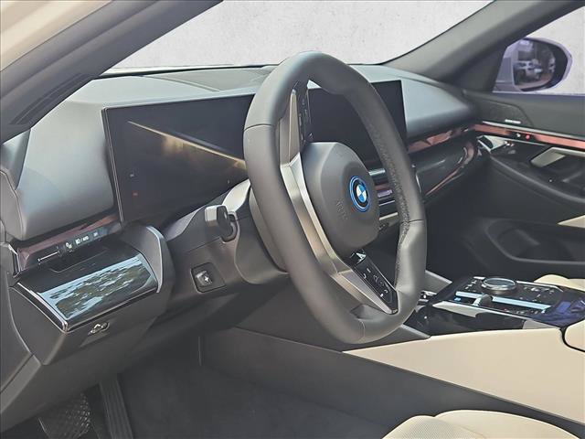 Used 2024 BMW i5 eDrive40i RWD image 9