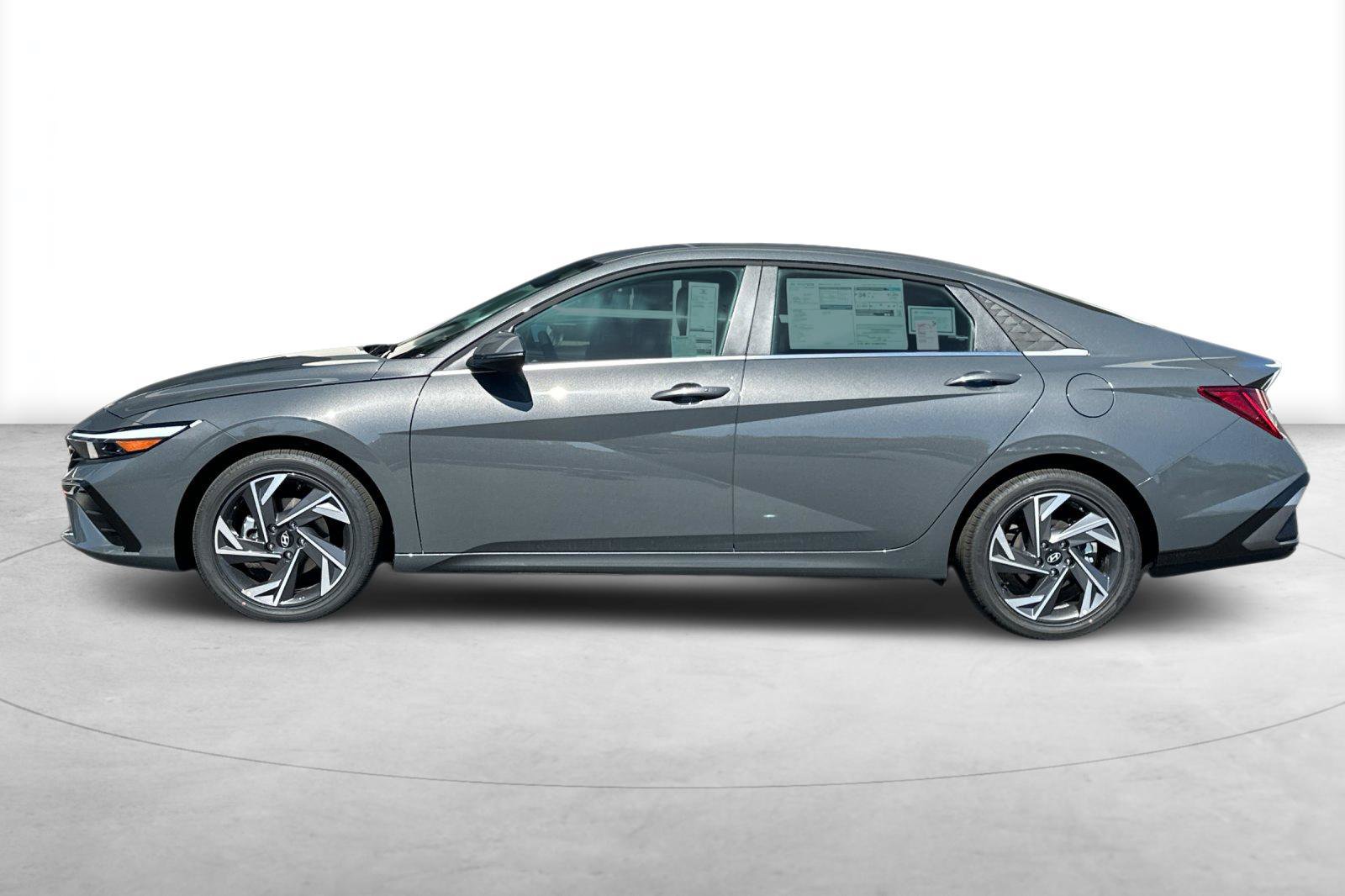 New 2026 Hyundai Elantra Limited FWD image 3