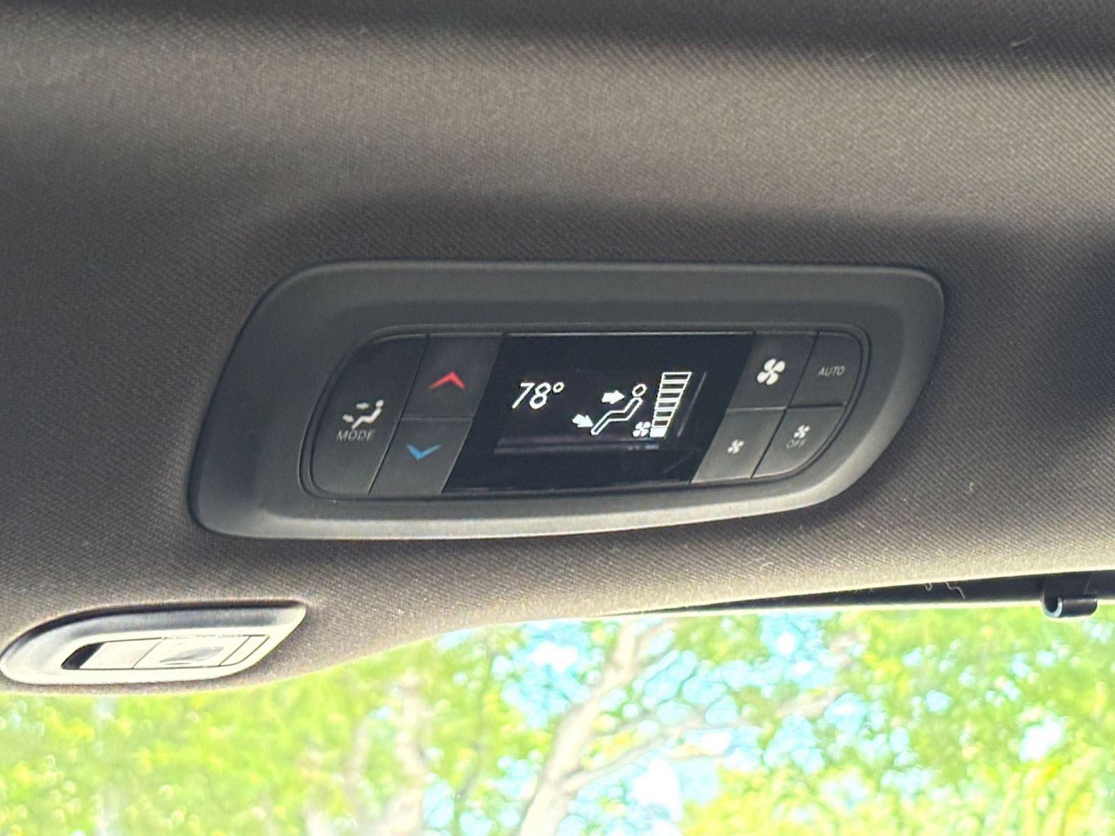 Used 2025 Chrysler Pacifica Limited FWD image 26